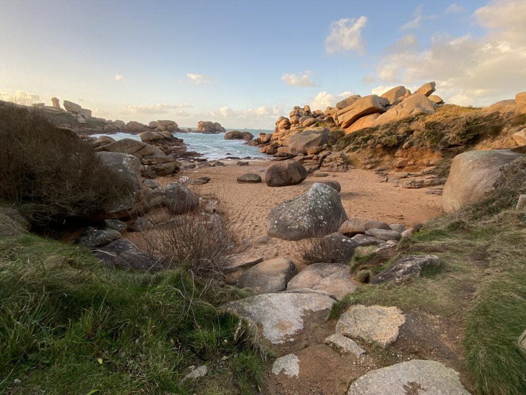 Sunset in rocky beach of Ploumanac’h